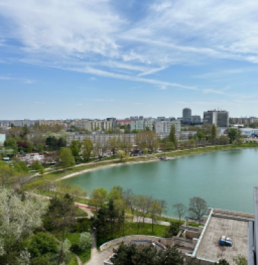 Priestranný  2 izbový byt s balkónom (65 m2) v Eden Park v Ružinove